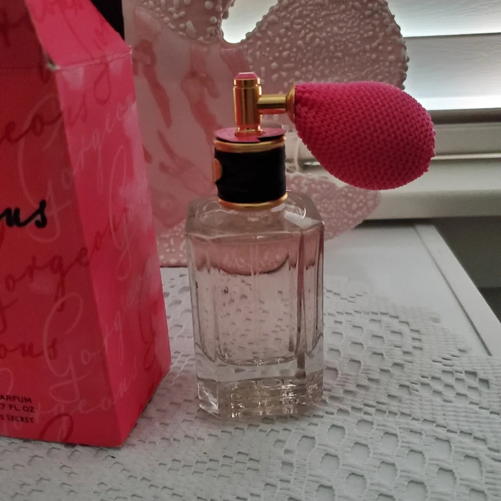 Victoria's Secret Gorgeous  EAU de Parfum 1.7 fl oz / 50 ml. - Picture 9 of 10